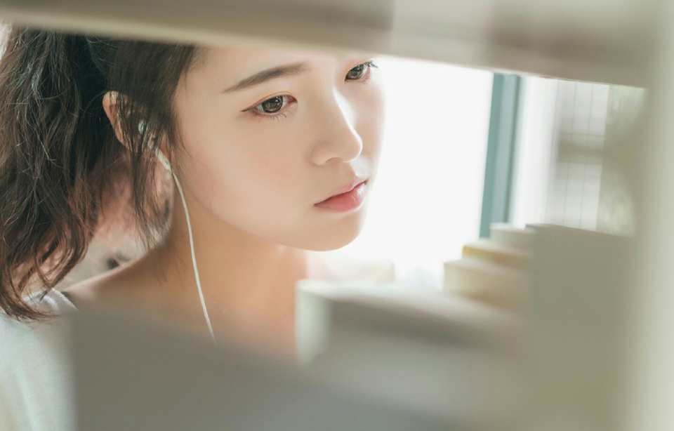 情愿让日子过得忙迫，也不要让日子过得无聊。——罗兰